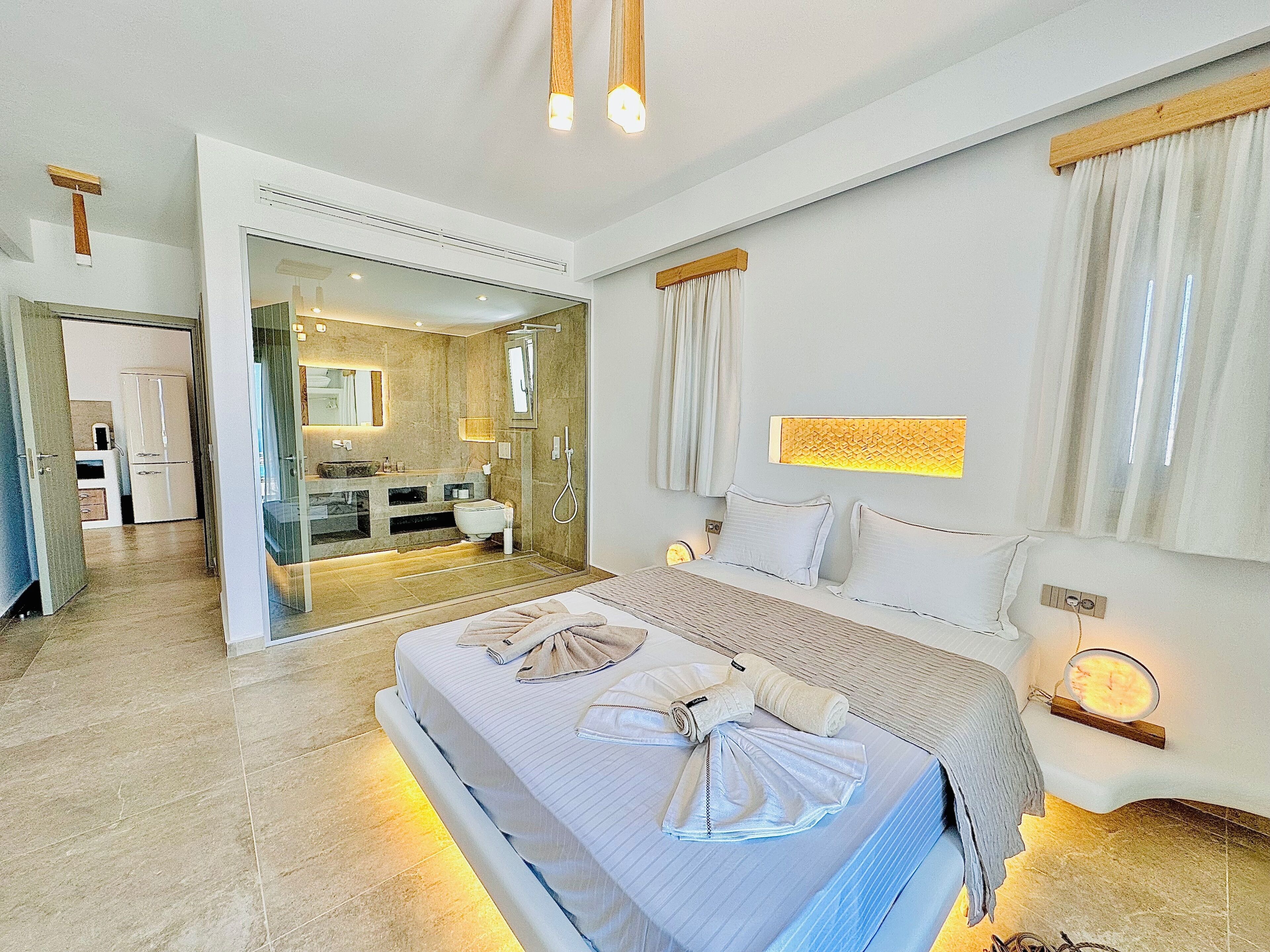 Luxury-Villa | Badezimmer | Dusche, Regendusche, kostenlose Toilettenartikel, Haartrockner