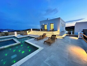 Luxury Villa | Premium bedding, individually decorated, individually furnished, desk - Aeris suites pori (Naxos)