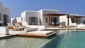 Luxury-Villa, Terrasse, Meerblick | Hochwertige Bettwaren, individuell dekoriert, individuell eingerichtet