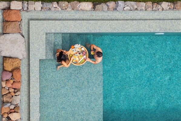 A heated pool - Quinta Marefe - On the stunning west coast (Paúl do Mar)