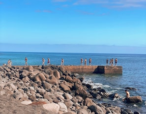 On the beach - Quinta Marefe - On the stunning west coast (Paúl do Mar)