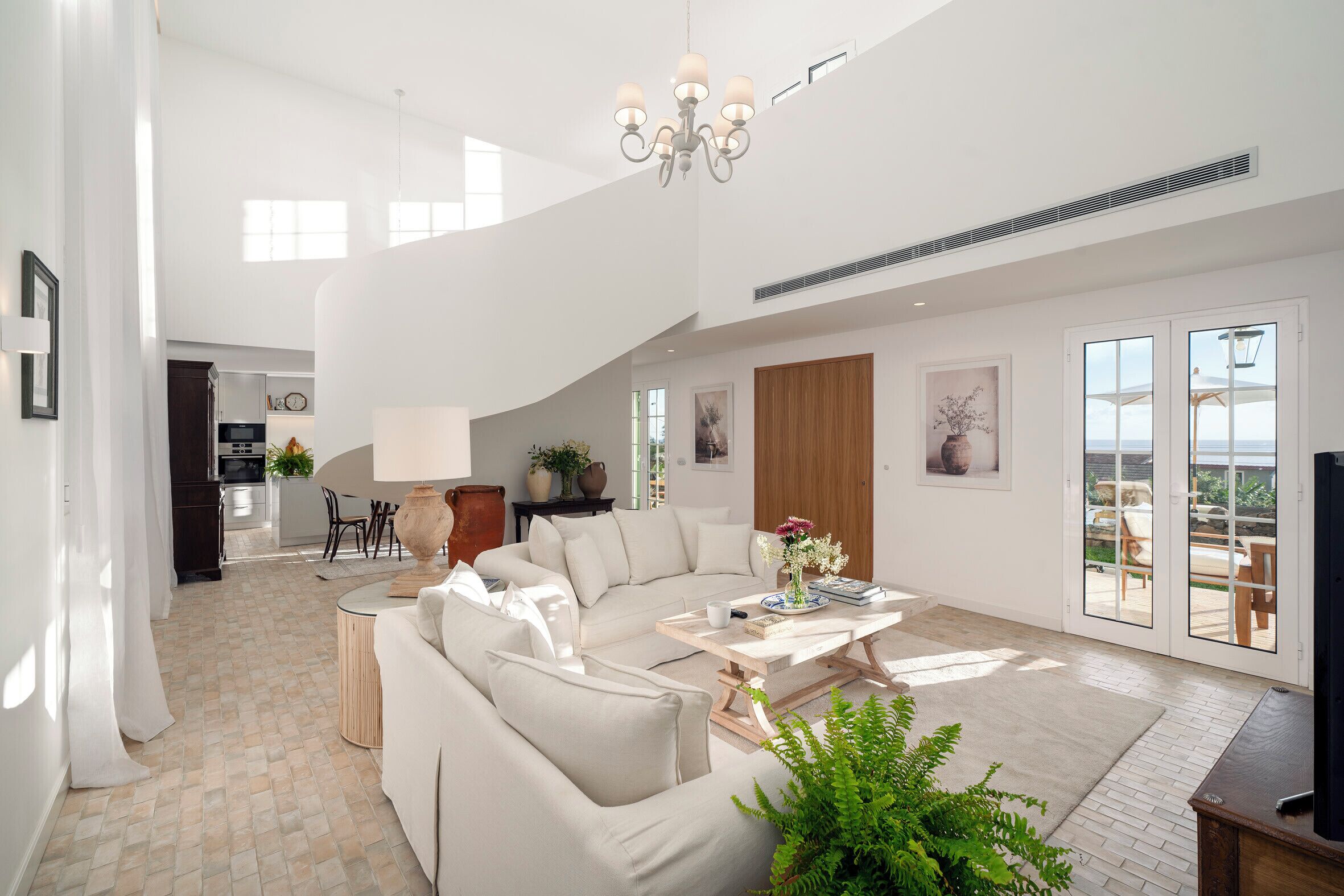 Télévision, livres, chaîne hi-fi