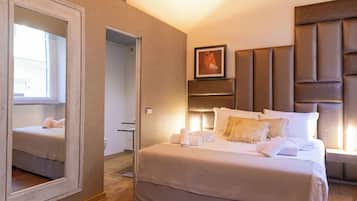 Family Room, City View | In-room safe, blackout curtains, iron/ironing board, free WiFi