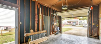 3 Mi to Huntington Beach: Hampton Family Home!