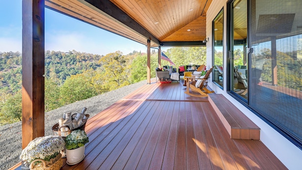 A wooden deck with a view of a forested hillside. - Dreamy Hilltop View: Roseburg Wine Country Retreat (Roseburg)