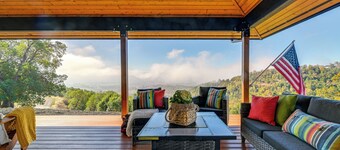 Dreamy Hilltop View: Roseburg Wine Country Retreat