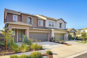 Interior - 8 Mi to Lincoln Park: Family-friendly Tracy Home (Tracy)