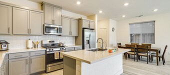 8 Mi to Lincoln Park: Family-friendly Tracy Home