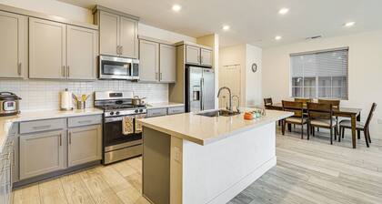 8 Mi to Lincoln Park: Family-friendly Tracy Home