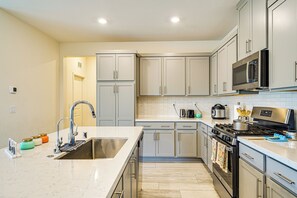 House (3 Bedrooms) | Interior - 8 Mi to Lincoln Park: Family-friendly Tracy Home (Tracy)