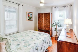 Interior - Cottage w/ Yard in Dtwn Chincoteague! (Chincoteague)