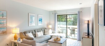 Walk to Beach: Condo w/ Balcony in Hilton Head!