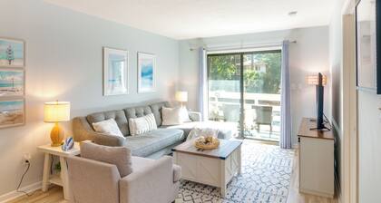 Walk to Beach: Condo w/ Balcony in Hilton Head!