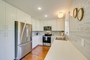 House (3 Bedrooms) | Interior