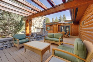 House (5 Bedrooms) | Interior - Sun Valley Log Home w/ Hot Tub & Mtn Views! (Sun Valley)