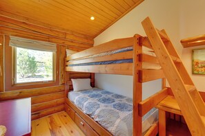 House (5 Bedrooms) | Interior