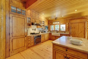 House (5 Bedrooms) | Interior - Sun Valley Log Home w/ Hot Tub & Mtn Views! (Sun Valley)