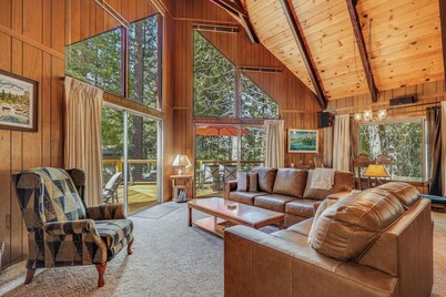 阿诺德小木屋靠近镇和卡拉维拉斯大树！