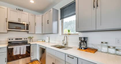 Walk to Marina: Tillamook Bay Apt w/ Water Views!