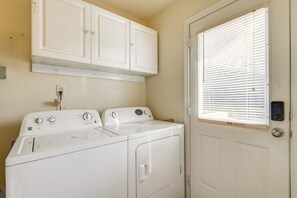 House (3 Bedrooms) | Interior - Lake Anna Getaway w/ Fire Pit + Dock Access! (Mineral)