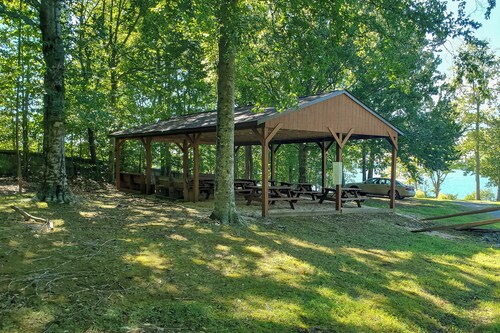 Lake Anna Getaway w/ Fire Pit + Dock Access!