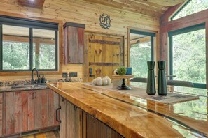Interior - Galena Cabin on 20 Acres: 5 Mi to Downtown! (Galena)