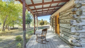 Interior - Bryce Canyon Basecamp: Historic Homesteader Cabin (Panguitch)