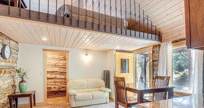 Bryce Canyon Basecamp: Historic Homesteader Cabin