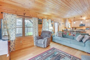 House (2 Bedrooms) | Interior
