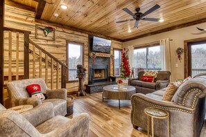 Smart TV, fireplace, stereo