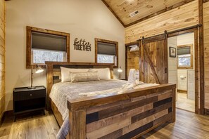 2 bedrooms, desk, iron/ironing board, free WiFi - Stunning Mountain Views Brand New Cabin (Gatlinburg)