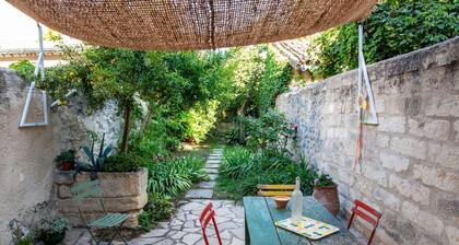 A charming and authentic house nestled within the ancient walls of Aigues-Mortes!