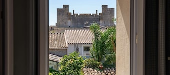 A charming and authentic house nestled within the ancient walls of Aigues-Mortes!