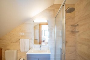 Coffres-forts dans les chambres, bureau, Wi-Fi gratuit