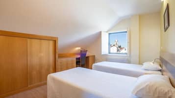 Kamar Double | Brankas, meja kerja, dan Wi-Fi gratis