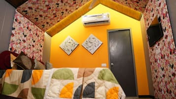 Cottage Mewah, 1 Tempat Tidur King dengan tempat tidur Sofa, kamar mandi pribadi | 1 kamar tidur, meja kerja, ruang kerja ramah laptop, dan Wi-Fi gratis
