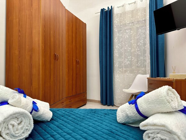 2 chambres, fer et planche à repasser, Wi-Fi, draps fournis