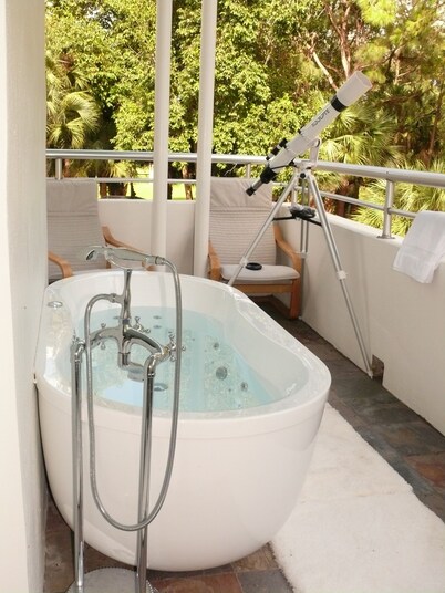 Welcome to The Queen's Suite