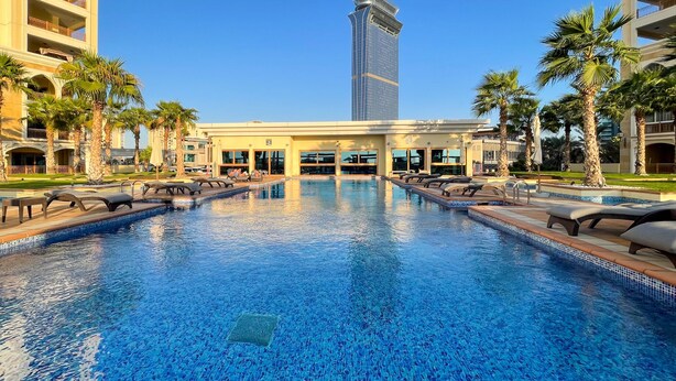 Outdoor pool - LUX  The Palm Atlantis View Suite (Dubai)