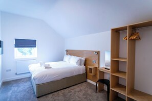 7 Schlafzimmer, Bügeleisen/Bügelbrett, kostenloses WLAN, Bettwäsche