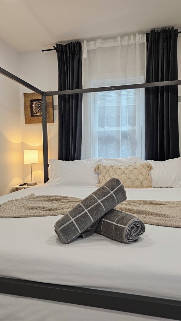 3 bedrooms, iron/ironing board, WiFi, bed sheets