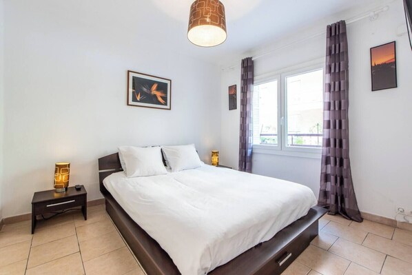 2 chambres, fer et planche à repasser, accès au Wi-Fi (inclus)