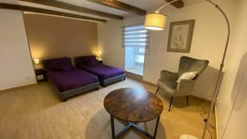 3 slaapkamers, een strijkplank/strijkijzer, internet