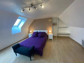 3 bedrooms, iron/ironing board, Internet