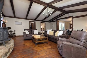 Smart TV, DVD player - High Street Hideaway (Athol)