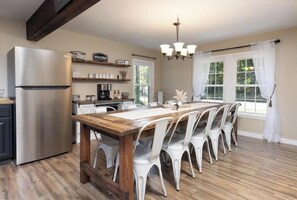 Fridge, microwave, oven, stovetop - High Street Hideaway (Athol)