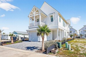 Exterior - Spacious Coastal Home Near Seaglass Pool and the Lake at Cinnamon Shore South (Port Aransas)