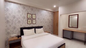 مكتب ومساحة عمل للكمبيوتر المحمول وواي فاي مجانًا