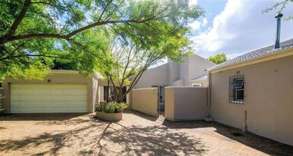 Cozy Cottage in Constantia