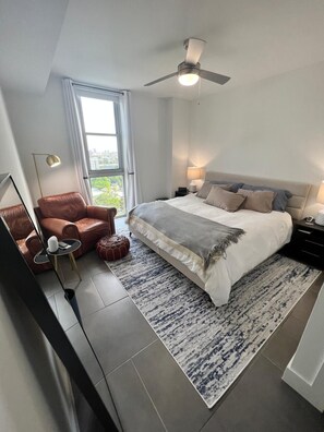 3 habitaciones, tabla de planchar con plancha, wifi y ropa de cama 